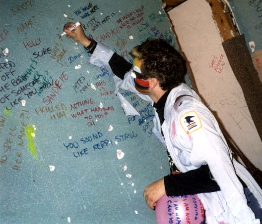 Mute Writing on the Walls