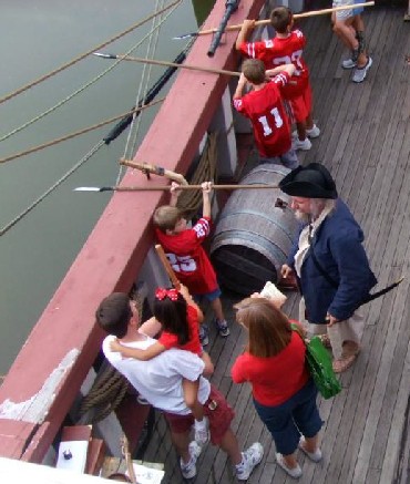 Mark instructing the Pikesmen on the Santa Maria