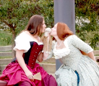 Rachel and blue Jess kissing Lob