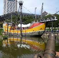 The deck gun closer to the Santa Maria