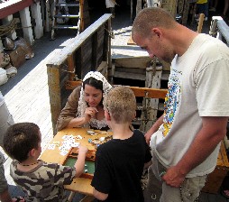 Diosa playing another customer