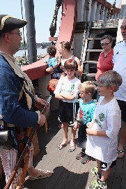 Dan explains a long gun to the crowd