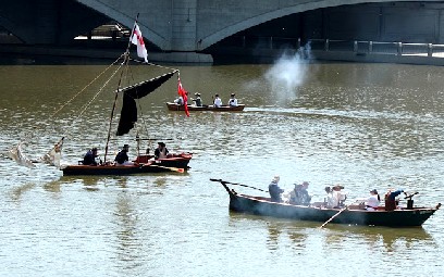 Boats firing from the River