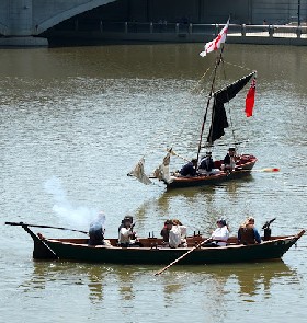 Persephone attacking the Black Sheep