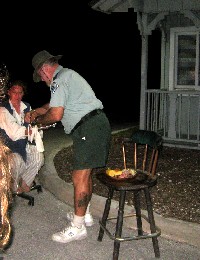 Food delivery to the gate crew