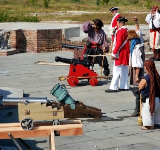 British cannon line on the fort wall