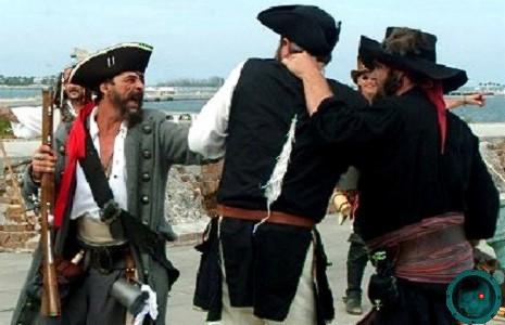 Spike accostimg the Viceroy