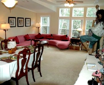 Diosa's, more tastefully decorated, pirate living room