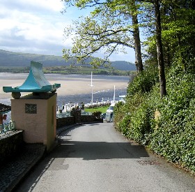 Sunny Stroll to the Hotel