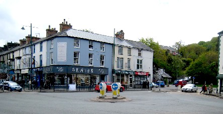 Porthmadog City and Roundabout